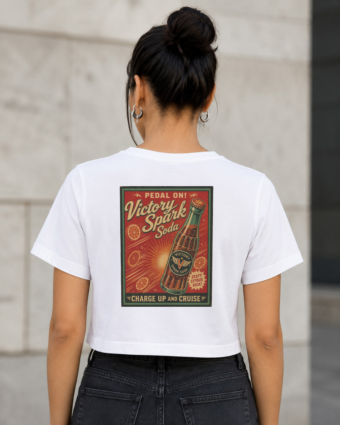 Victory Spark Soda T-Shirt – Frauen Crop Shirt Weiss, Rückenprint